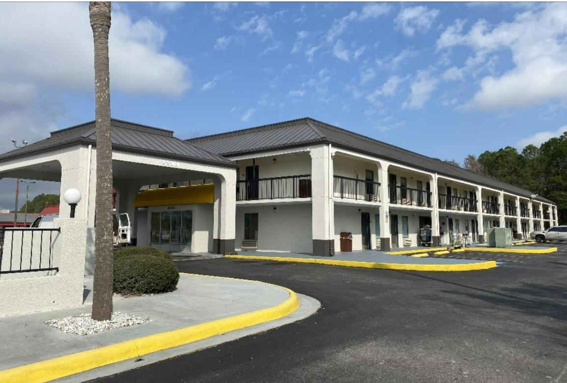 Days Inn By Wyndham Moss Point Pascagoula Екстер'єр фото