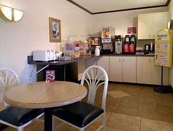 Days Inn By Wyndham Moss Point Pascagoula Екстер'єр фото